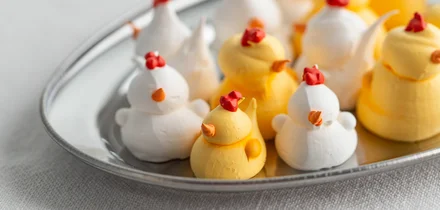 Как украсить кулич: 7 трендовых идей для декора