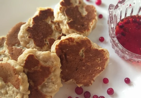 Яблочные оладьи с корицей