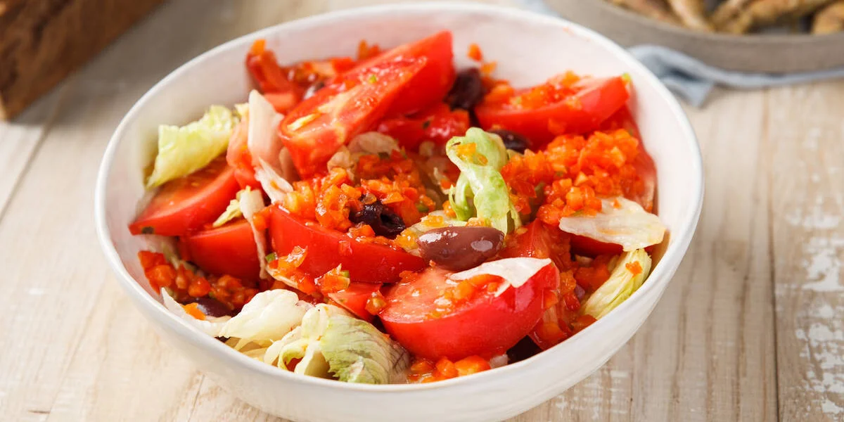 Простые и быстрые: рецепты дачных салатов с сочными овощами и зеленью