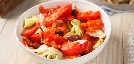 Простые и быстрые: рецепты дачных салатов с сочными овощами и зеленью