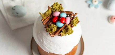 Как украсить кулич: 7 трендовых идей для декора