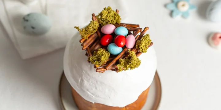 Как украсить кулич: 7 трендовых идей для декора