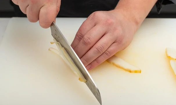 Салат с кальмаром горячего копчения, шаг 1/8