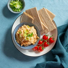 Намазка из зубатки с хумусом и зелёным луком