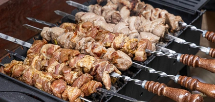 Важно, кстати, чтобы кусочки были одинакового размера. Иначе один будет уже пересушиваться, а другой останется сырым внутри