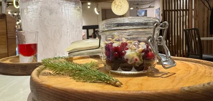 Десерт из ягод в ресторане «Сибирь зовёт». Фото Дарьи Ардаминой