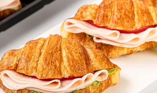 Круассан с индейкой и мягким сыром, 6 шт