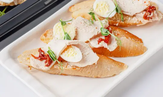 Брускетта цезарь с индейкой, 10 шт