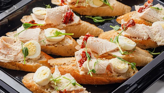 Брускетта цезарь с индейкой, 10 шт