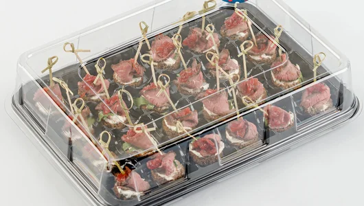 Мини-брускетты с ростбифом и луком конфи, 24 шт