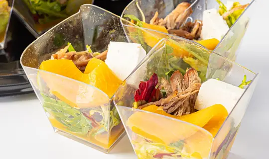 Фуршетный салат «С уткой и манговым соусом» в стаканчиках, 9 шт