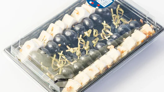 Канапе с виноградом и сыром камамбер, 20 шт