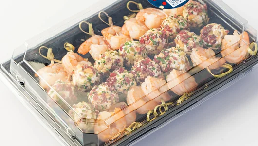 Канапе с креветкой и творожного сыра с орехами и вяленой клюквой, 14 шт