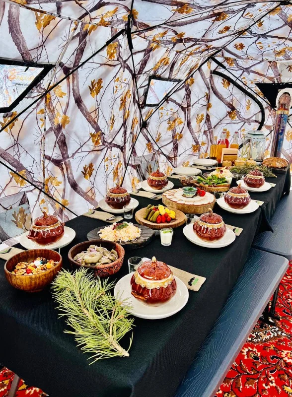 Омуль, хлебушек и холодная рюмашка: от чего кайфуют туристы на Байкале