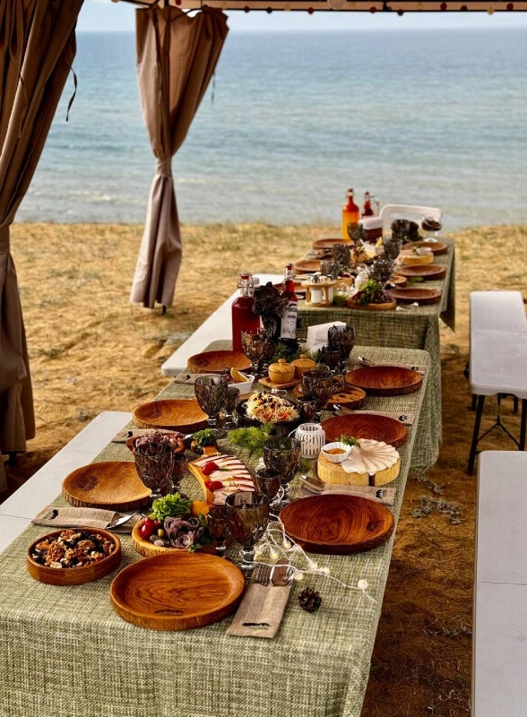 Омуль, хлебушек и&nbsp;холодная рюмашка: от&nbsp;чего кайфуют туристы на&nbsp;Байкале