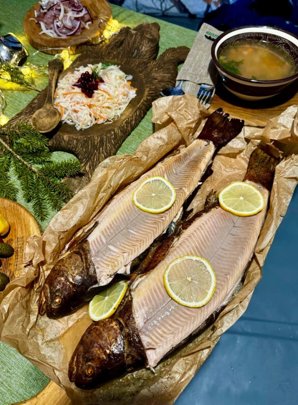 Омуль, хлебушек и&nbsp;холодная рюмашка: от&nbsp;чего кайфуют туристы на&nbsp;Байкале