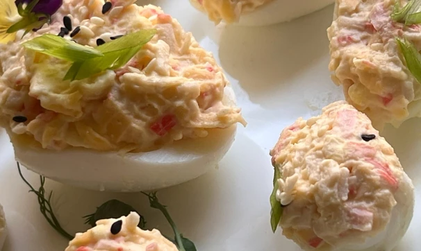 Яйца, фаршированные крабовыми палочками, шаг 4/4