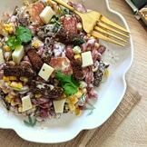 Салат для большой компании с фасолью и сухариками