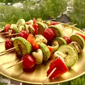 Шашлычки из&nbsp;кальмаров и&nbsp;овощей