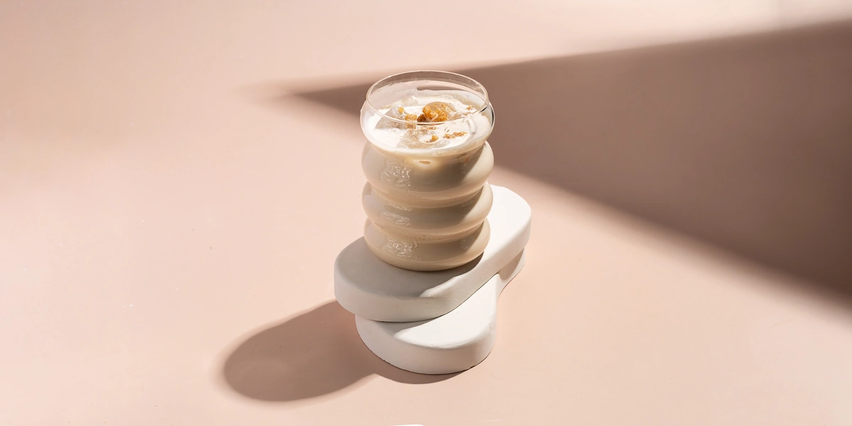 Айс раф, кофе с урбечем и матча латте: рецепты холодного кофе для летнего настроения