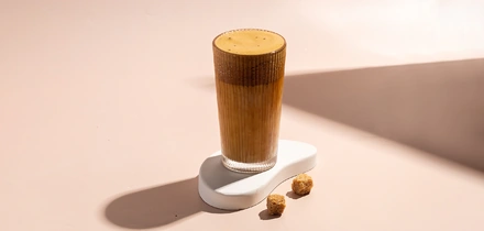 Айс раф, кофе с урбечем и матча латте: рецепты холодного кофе для летнего настроения