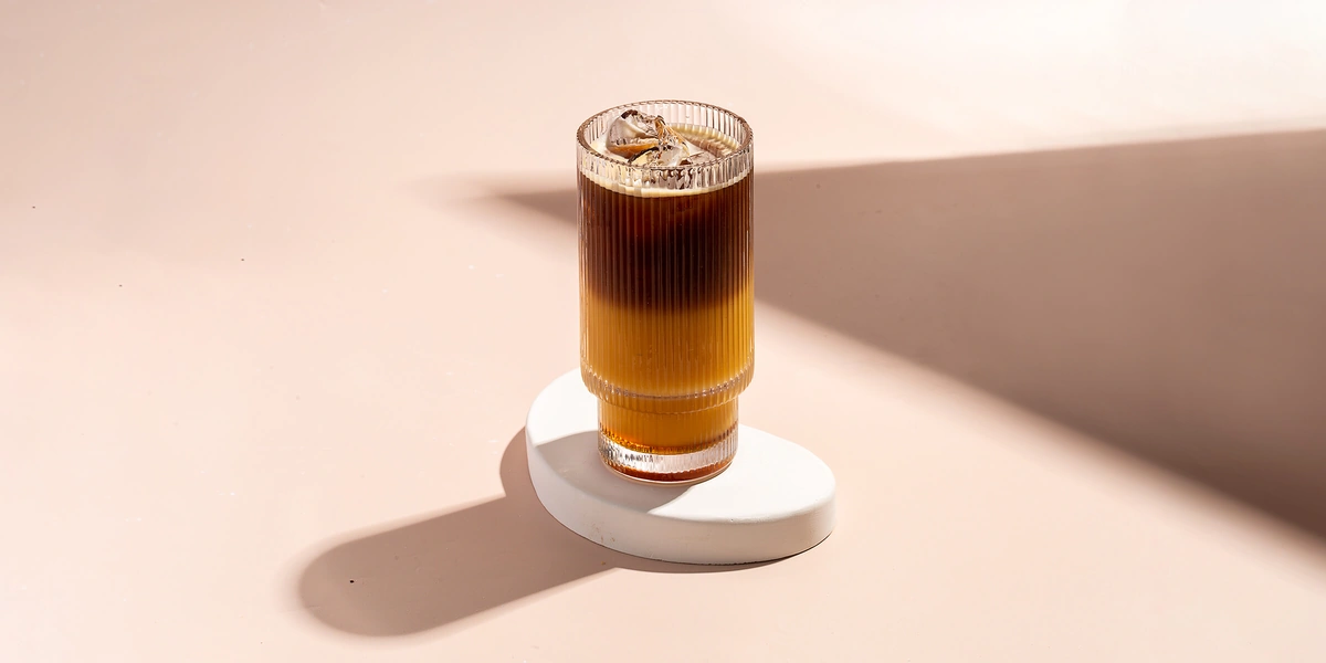 Айс раф, кофе с урбечем и матча латте: рецепты холодного кофе для летнего настроения