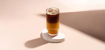 Айс раф, кофе с урбечем и матча латте: рецепты холодного кофе для летнего настроения