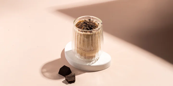 Айс раф, кофе с урбечем и матча латте: рецепты холодного кофе для летнего настроения