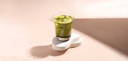 Айс раф, кофе с урбечем и матча латте: рецепты холодного кофе для летнего настроения