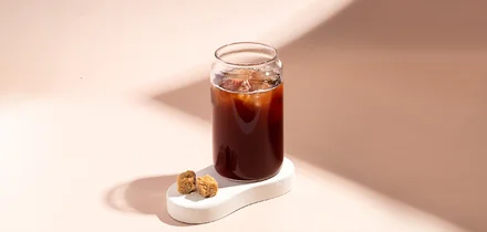 Айс раф, кофе с урбечем и матча латте: рецепты холодного кофе для летнего настроения