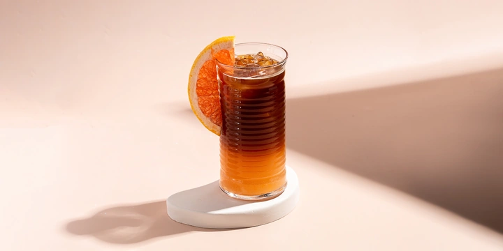 Айс раф, кофе с урбечем и матча латте: рецепты холодного кофе для летнего настроения