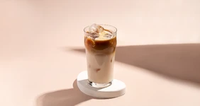 Миндальный айс-латте