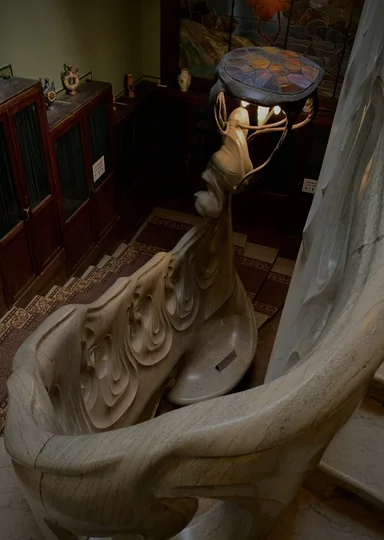 Зачем мы ходим по парадным Петербурга и не только