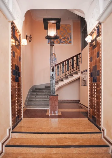 Зачем мы ходим по парадным Петербурга и не только