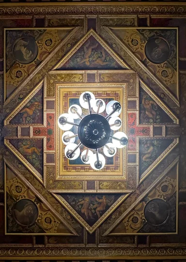 Зачем мы ходим по парадным Петербурга и не только