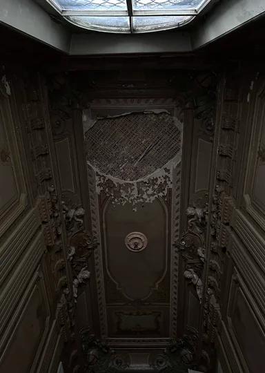 Зачем мы ходим по парадным Петербурга и не только