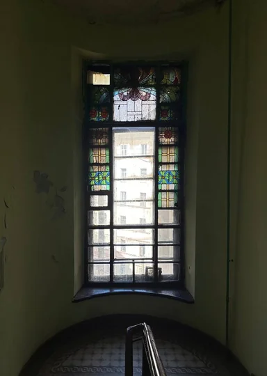 Зачем мы ходим по парадным Петербурга и не только