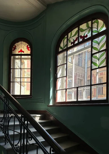 Зачем мы ходим по парадным Петербурга и не только