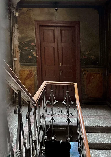 Зачем мы ходим по парадным Петербурга и не только