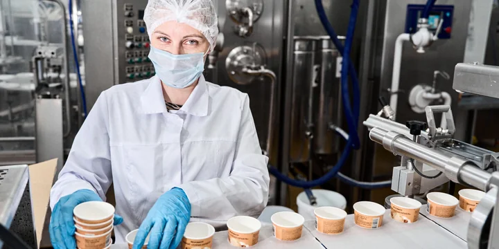 Берём верхнюю ноту: как правильно есть голубое мороженое «Кукис»