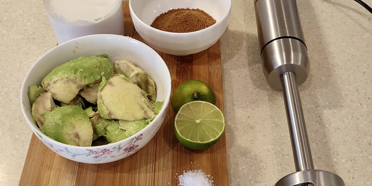 Эксперимент: готовим мороженое из&nbsp;авокадо и&nbsp;не только