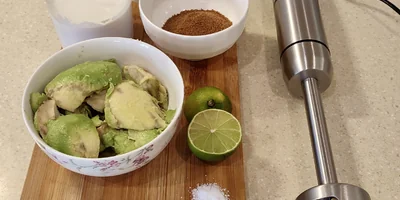 Эксперимент: готовим мороженое из авокадо и не только