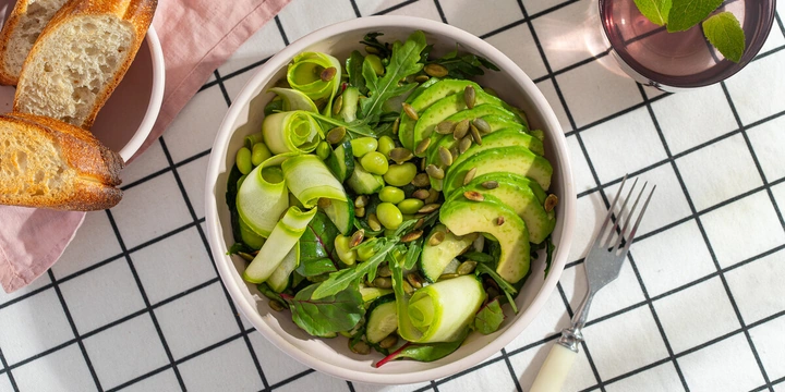 Летние салаты: простые рецепты на&nbsp;скорую руку