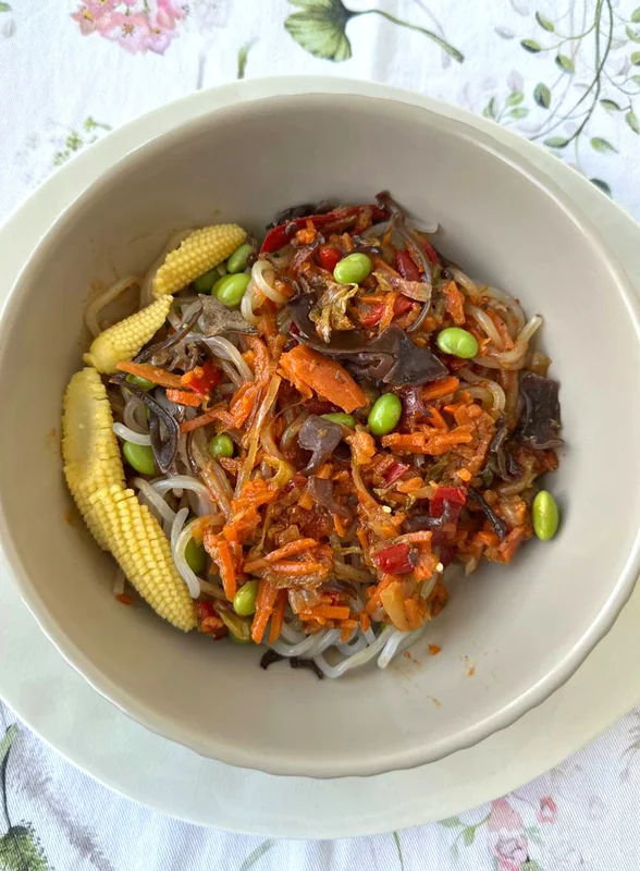 Пробуем необычные новинки: вок из харусаме, покет-сэндвич и мыло с санталом