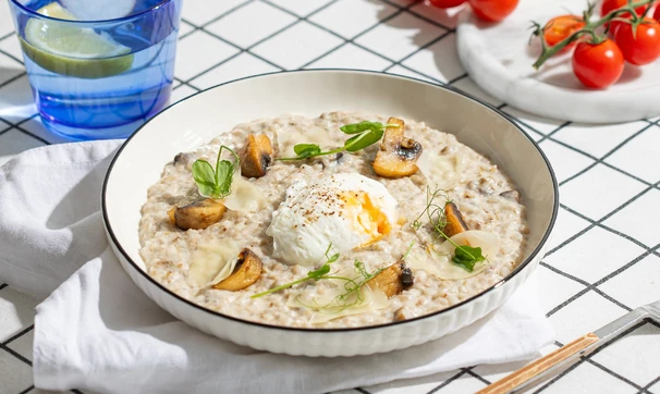 Зелёная гречка с грибами и яйцом пашот, шаг 5/5