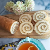 Бисквитный яблочный рулет