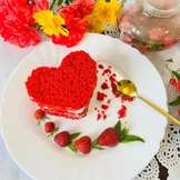 Торт «Красный бархат» с кремом и клубничным конфитюром