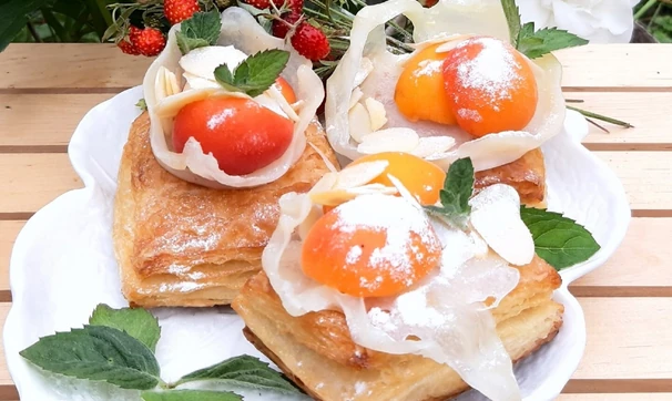 Слойки с абрикосами в сырной корзинке, шаг 4/4