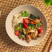 Мясо по-тайски с&nbsp;лапшой