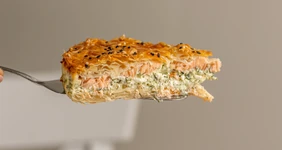 Слоёный пирог с рыбой